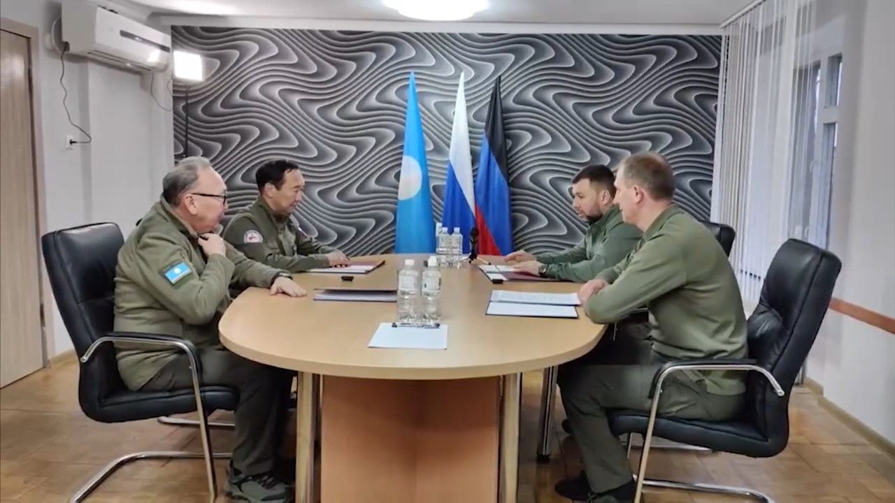 Денис Пушилин высоко оценил помощь руководства и жителей Якутии в восстановлении подшефного города Кировское.
