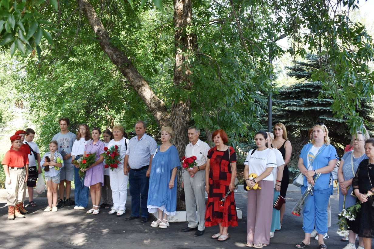 В Кировском почтили память детей — жертв войны в Донбассе.